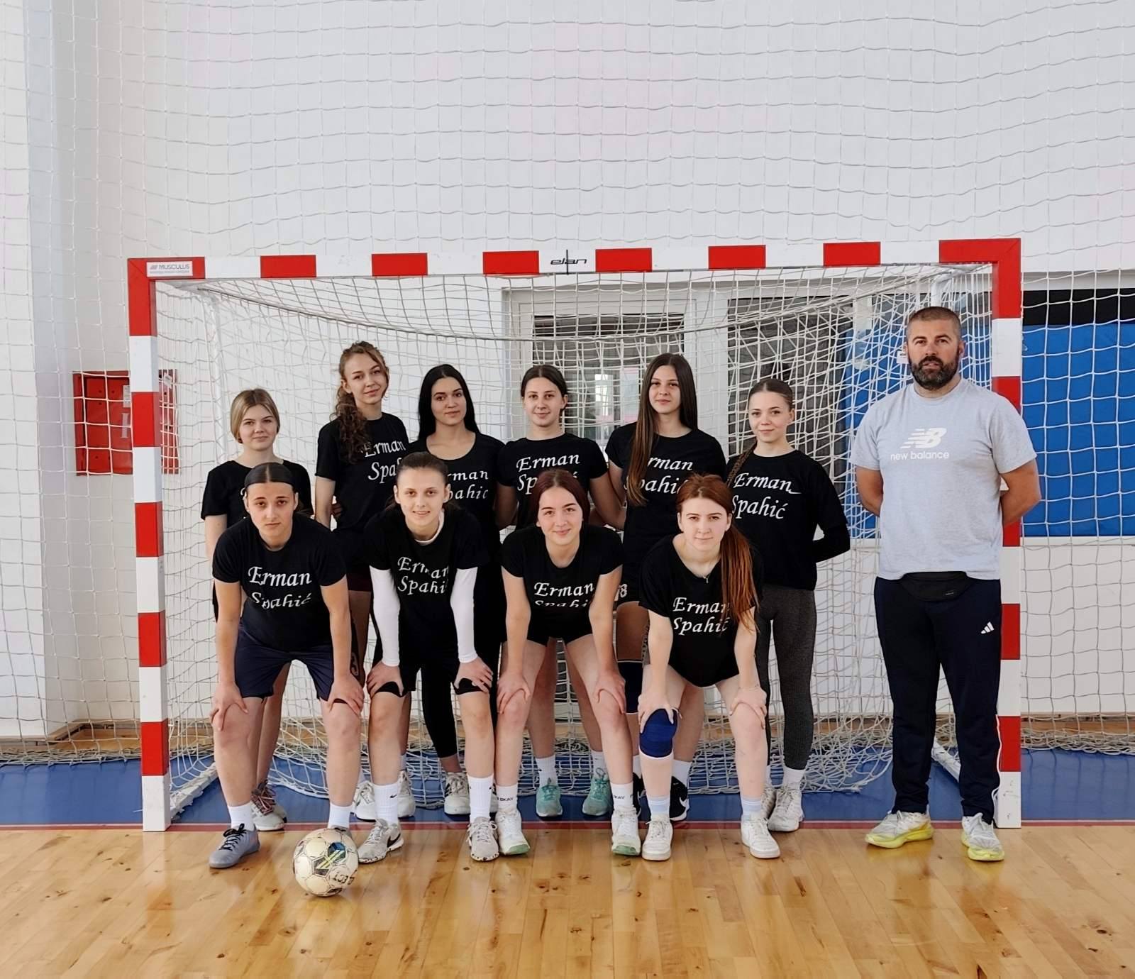 kant.Emir – Kuća slavnih